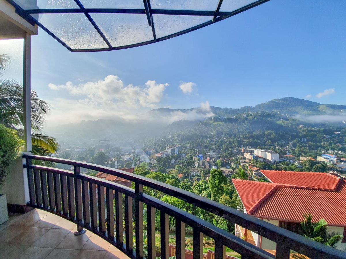 The Skydeck Kandy Exterior photo