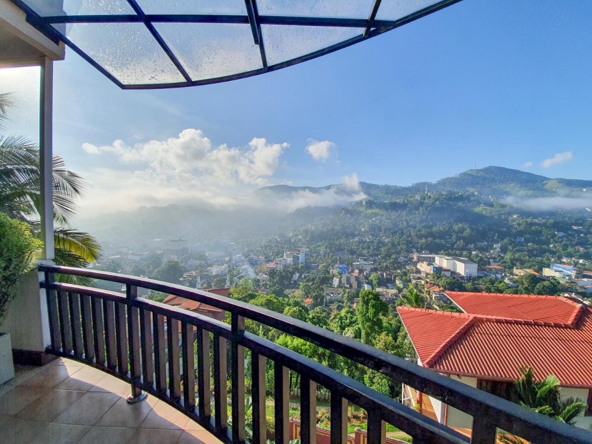 The Skydeck Kandy Exterior photo