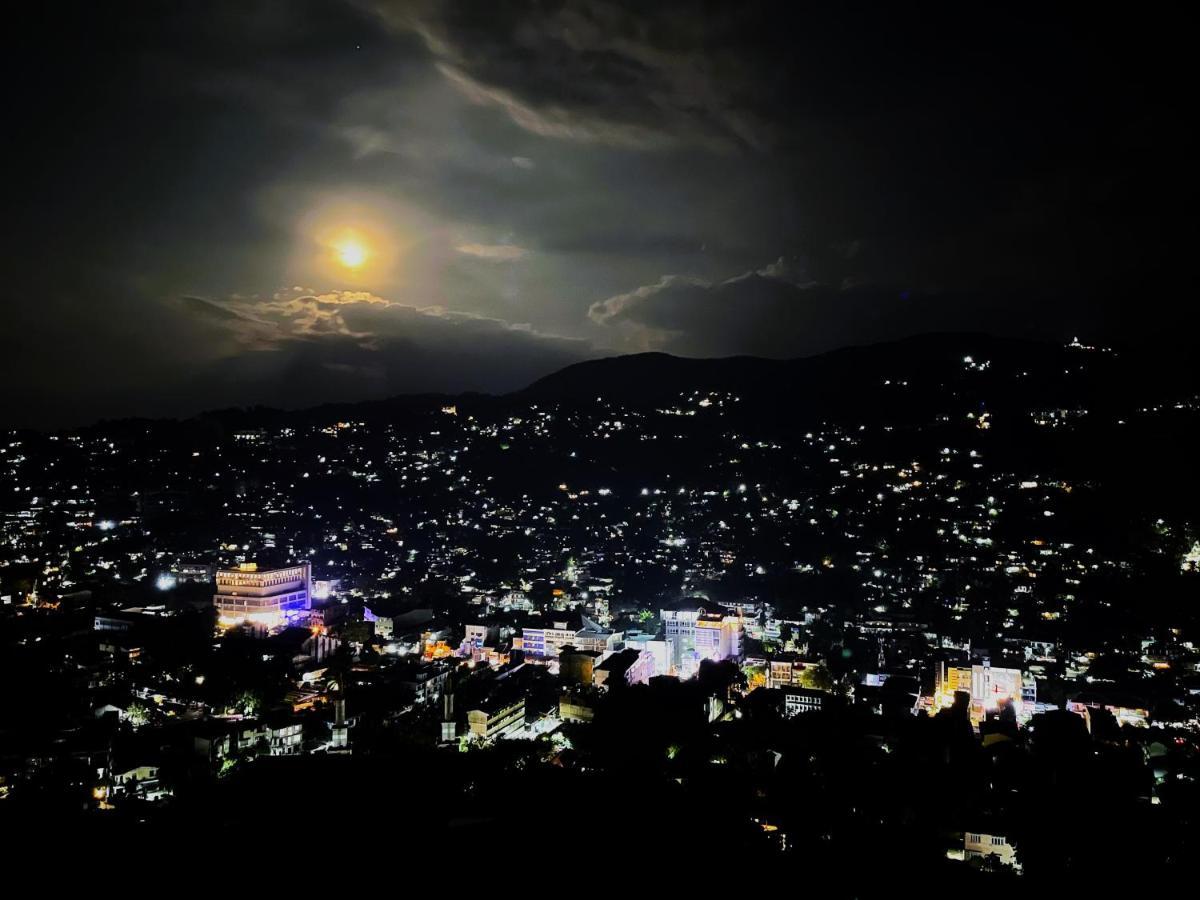 The Skydeck Kandy Exterior photo