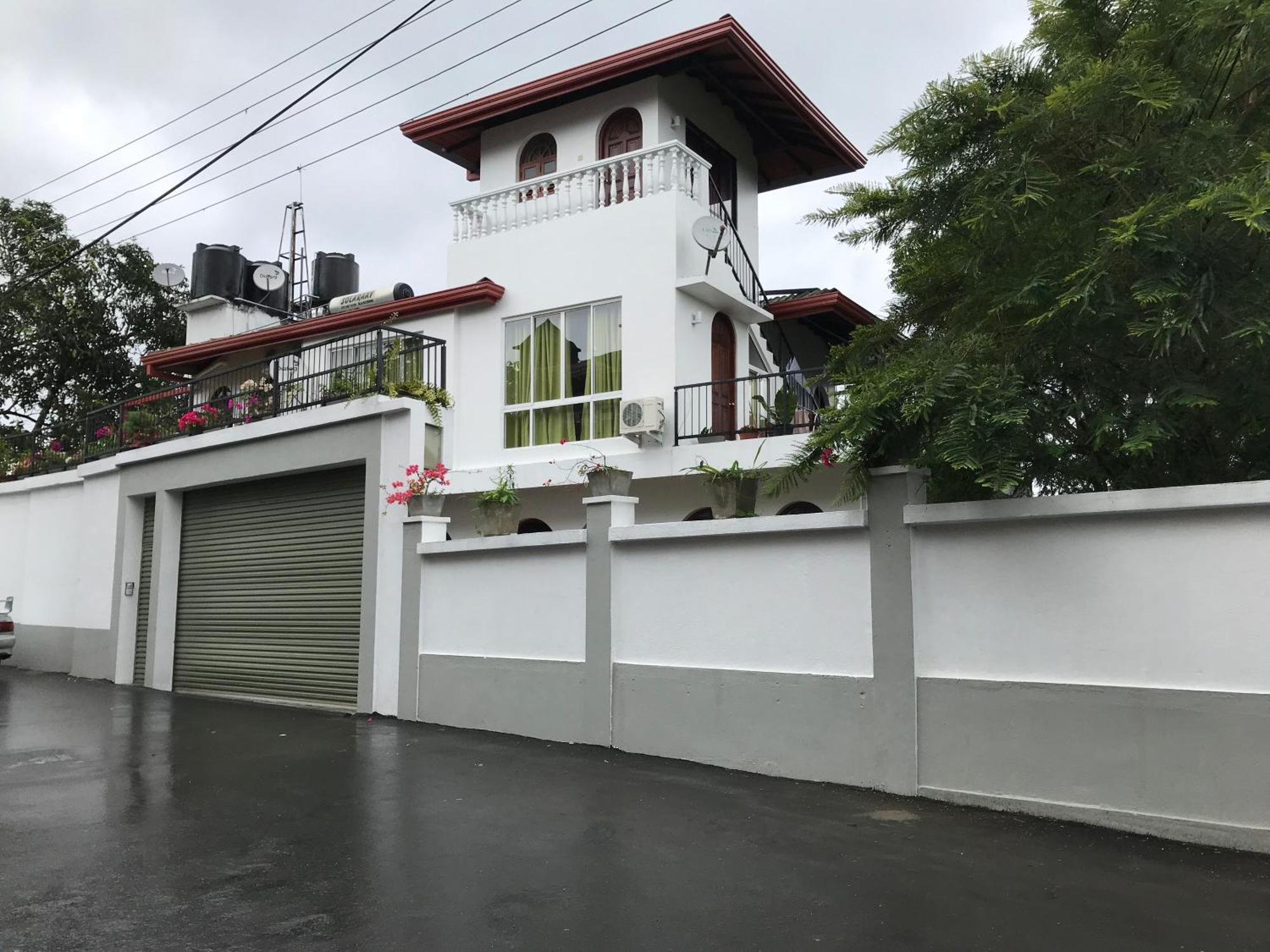 The Skydeck Kandy Exterior photo